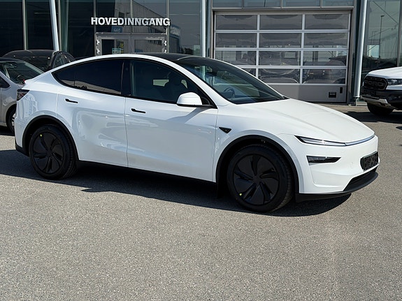 Tesla Model Y 4 of 5