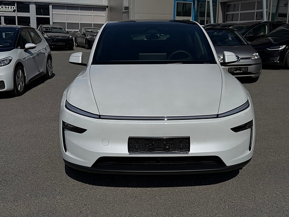 Tesla Model Y 2 of 5