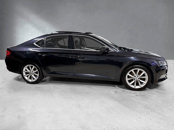 Skoda Superb 2 of 5