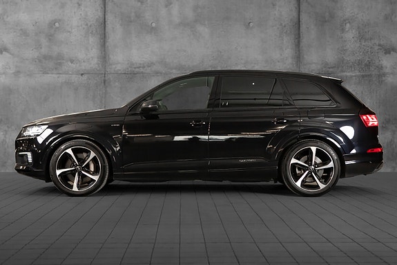 Audi Q7 2 of 5