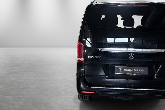 Mercedes-Benz EQV300 9 of 30