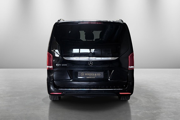 Mercedes-Benz EQV300 8 of 30