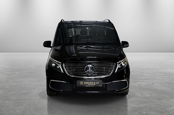 Mercedes-Benz EQV300 4 of 30