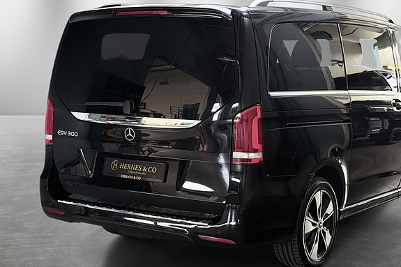 Mercedes-Benz EQV300 7 of 30