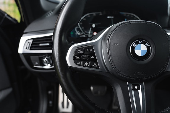 BMW 530e 18 of 30