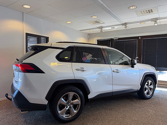 Toyota RAV4 5 of 5