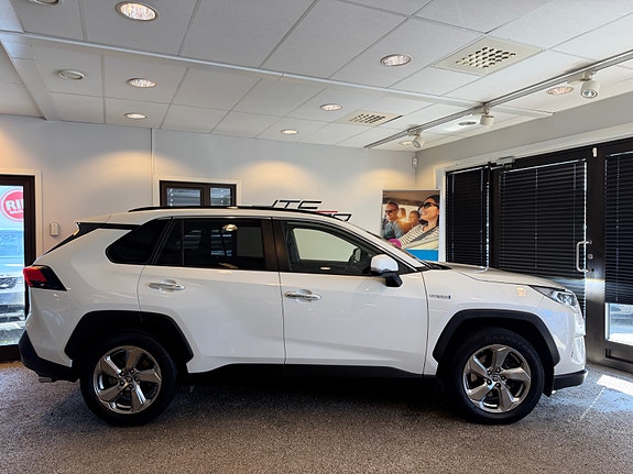 Toyota RAV4 4 of 5