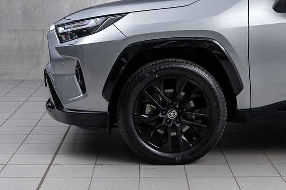 Toyota RAV4 2 of 20