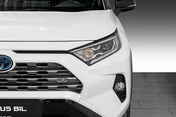 Toyota RAV4 4 of 5