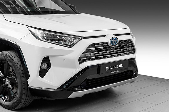 Toyota RAV4 2 of 5