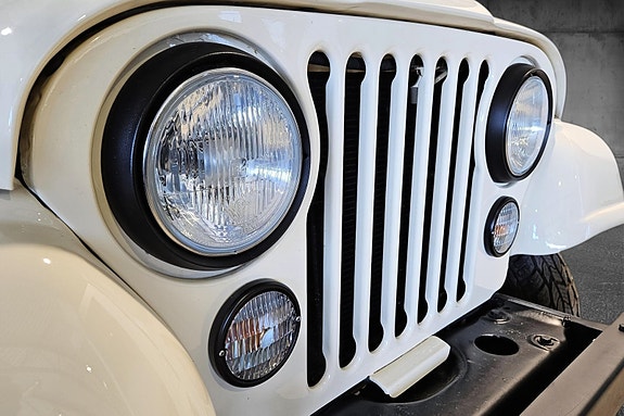 Jeep CJ-7 11 of 30