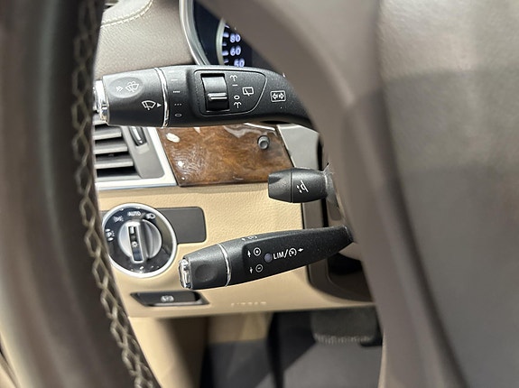 Mercedes-Benz GL350 23 of 29