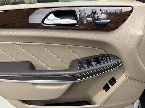 Mercedes-Benz GL350 22 of 29