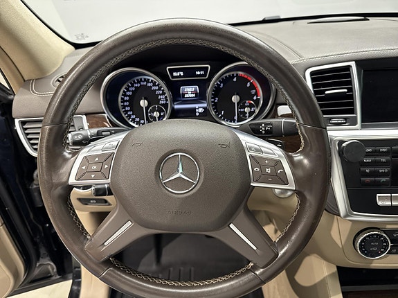 Mercedes-Benz GL350 9 of 29