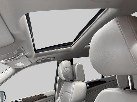 Mercedes-Benz GL350 24 of 29