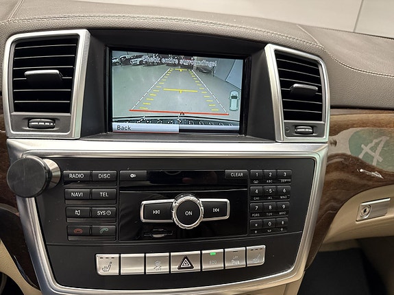 Mercedes-Benz GL350 13 of 29