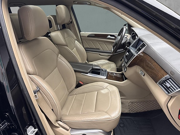 Mercedes-Benz GL350 21 of 29
