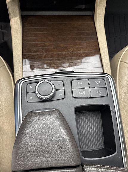 Mercedes-Benz GL350 11 of 29
