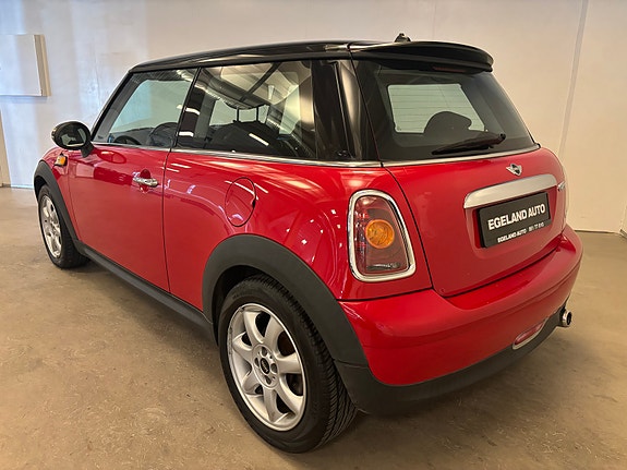 MINI Cooper 4 of 5