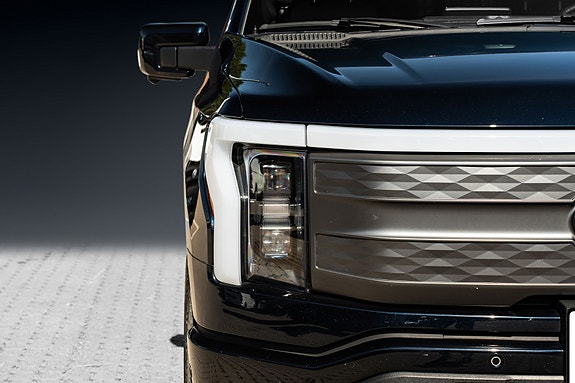 Ford F-150 2 of 5