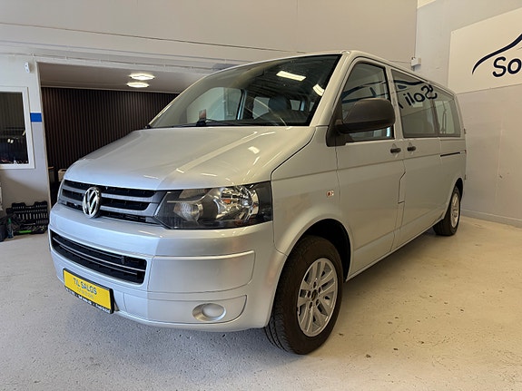 Volkswagen Caravelle 4 of 5