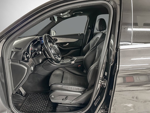 Mercedes-Benz GLC300 de 11 of 30