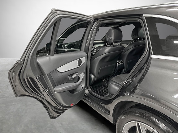 Mercedes-Benz GLC300 de 26 of 30