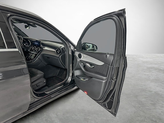 Mercedes-Benz GLC300 de 22 of 30