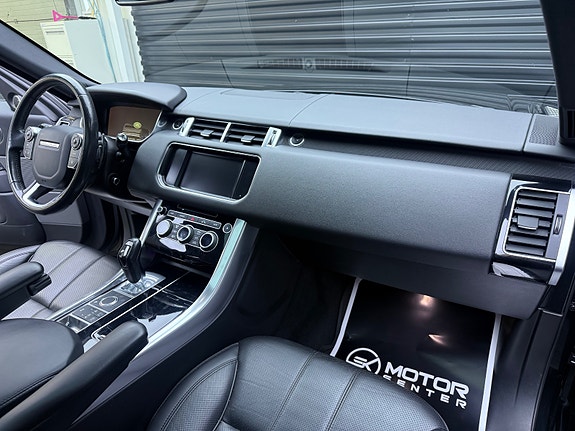 Land Rover Range Rover Sport 12 of 30