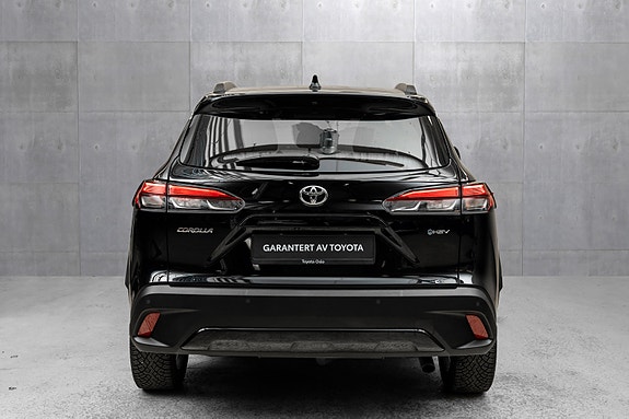 Toyota Corolla Cross 3 of 5