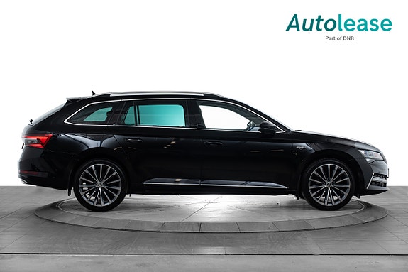 Skoda Superb 2 of 5