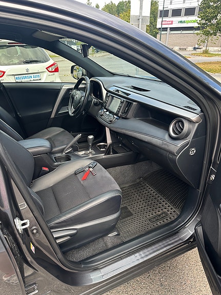 Toyota RAV4 23 of 24