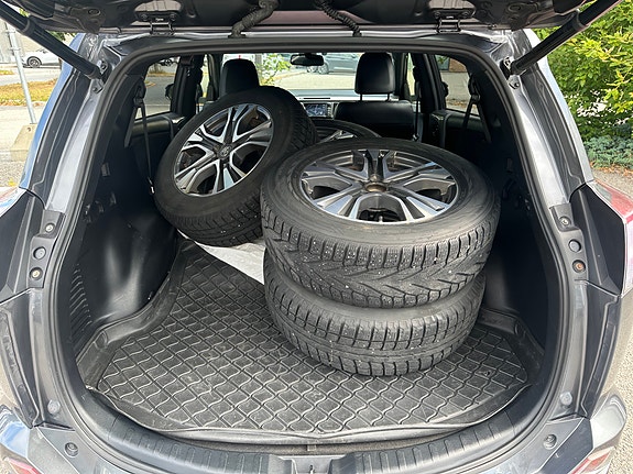 Toyota RAV4 20 of 24