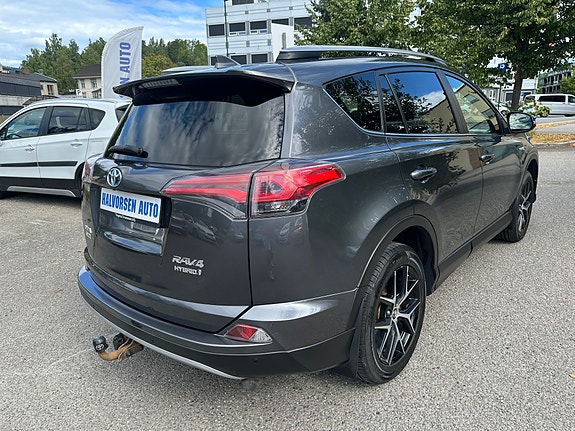 Toyota RAV4 3 of 24