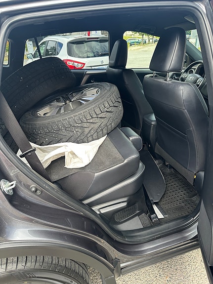 Toyota RAV4 22 of 24