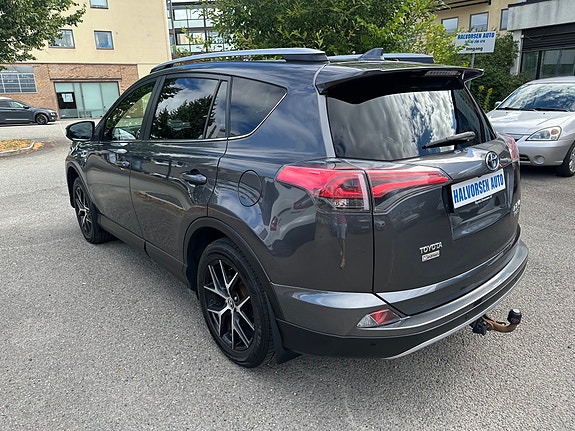 Toyota RAV4 2 of 24