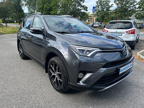 Toyota RAV4 4 of 24