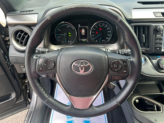 Toyota RAV4 9 of 24