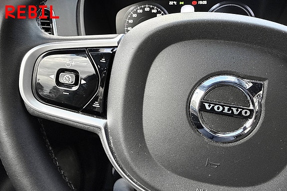 Volvo XC90 13 of 21