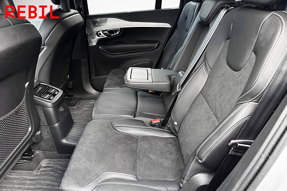 Volvo XC90 10 of 21