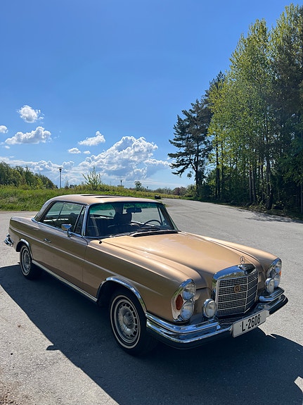Mercedes-Benz 280 SE 2 of 5