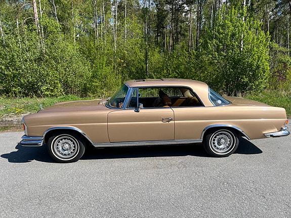 Mercedes-Benz 280 SE 3 of 5
