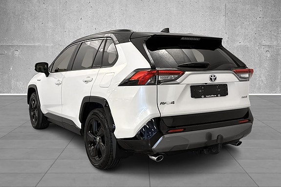 Toyota RAV4 3 of 5