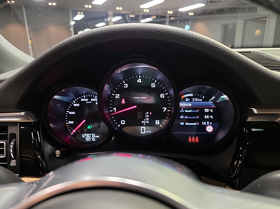 Porsche Macan 21 of 30