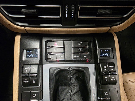 Porsche Macan 27 of 30