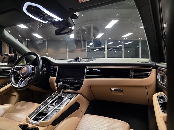 Porsche Macan 17 of 30