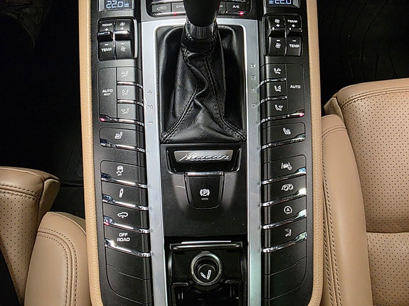 Porsche Macan 28 of 30