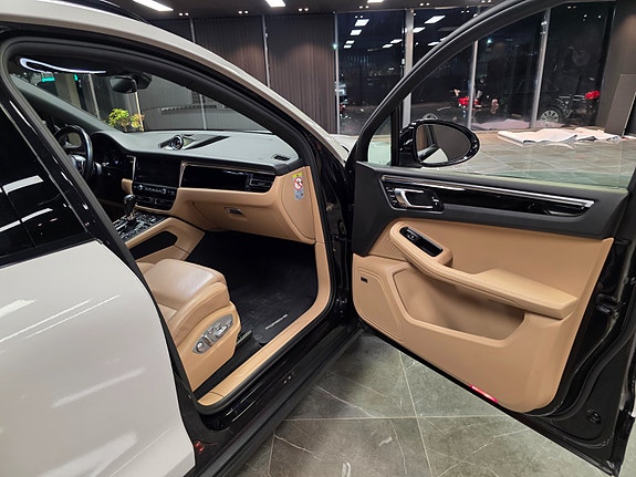 Porsche Macan 9 of 30