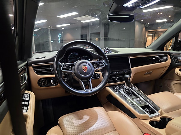 Porsche Macan 16 of 30