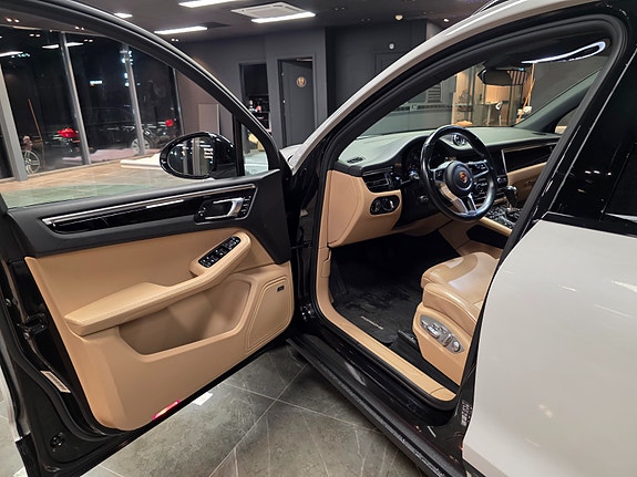 Porsche Macan 7 of 30